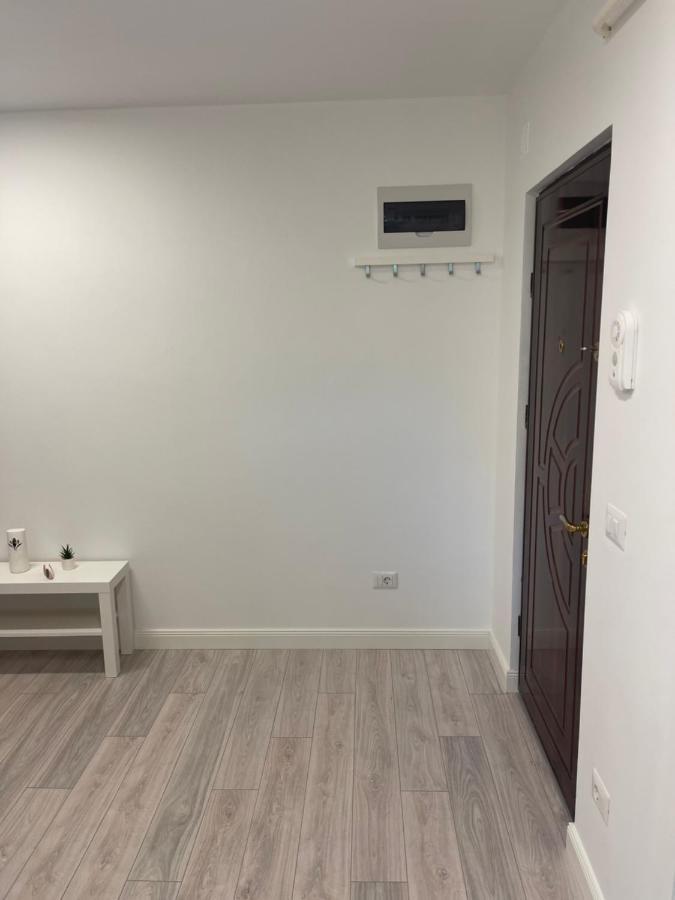 Apartament Incantator In 로만 외부 사진